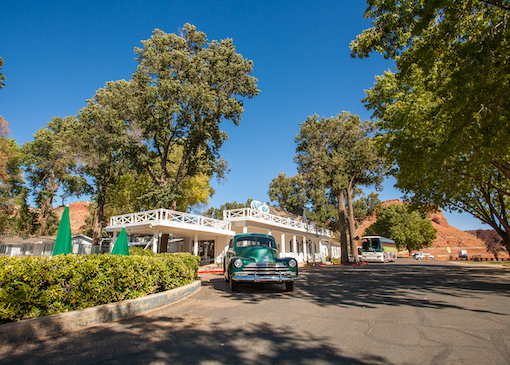 PArry lodge Kanab midday blissful light landscape shots